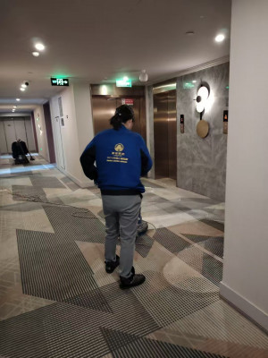 希尔顿酒店无刷蒸汽地毯清洗 沙发清洗 大理石抛光 石材养护项目由南京伊洁特斯环境科技有限公司完成