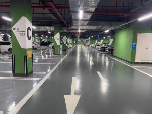 镇江大华地产G59项目车库地面固化 地面划线 环氧地坪项目由南京伊洁特斯公司施工中