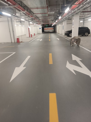 南京艺术学院车库环氧桔纹项目由南京伊洁特斯环境科技有限公司完成