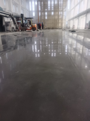 国家电网电力研究院厂房金刚砂地坪固化 地面固化 地面划线项目由南京伊洁特斯公司施工中