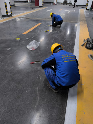 北京建工太仓项目车库龟裂纹修复 地坪固化 地面划线项目由南京伊洁特斯公司施工