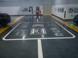 南京众彩物流中心水磨石固化翻新划线项目由南京伊洁特斯环境科技有限公司施工