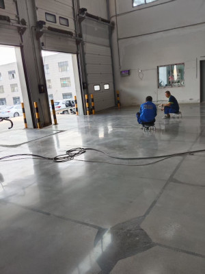 南京师范大学仙林宾馆车库固化环氧，石材养护，地毯清洗项目由南京伊洁特斯环境科技有限公司施工中